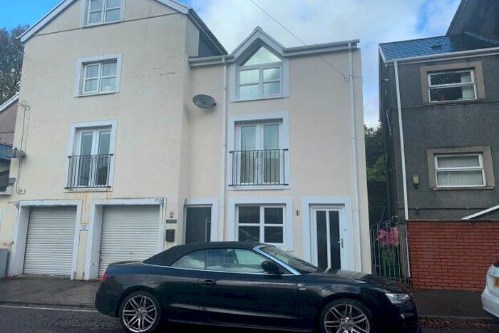 2 Bedroom Property To Rent In Southville Mews, Swansea, SA2