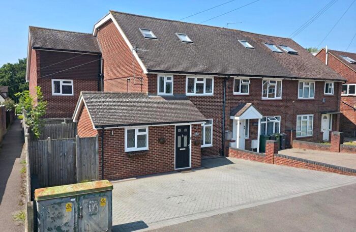 5 Bedroom Semi-Detached House For Sale In Crescent Way, Horley, Surrey, RH6