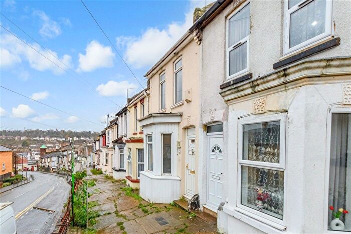 3 Bedroom Terraced House For Sale In Magpie Hall Road, Chatham, Kent, ME4