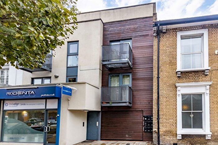 2 Bedroom Flat To Rent In St. John's Hill, London, SW11
