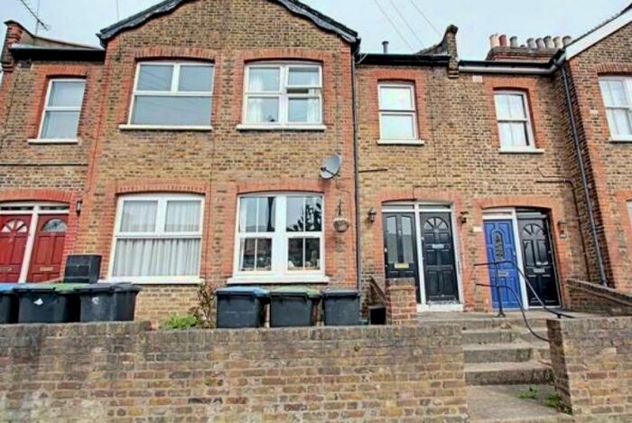 1 Bedroom Flat To Rent In Glenville Avenue, Enfield, London, EN2