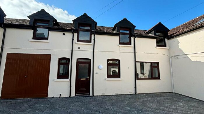 3 Bedroom End Of Terrace House To Rent In Avenue Lane, Eastbourne, BN21