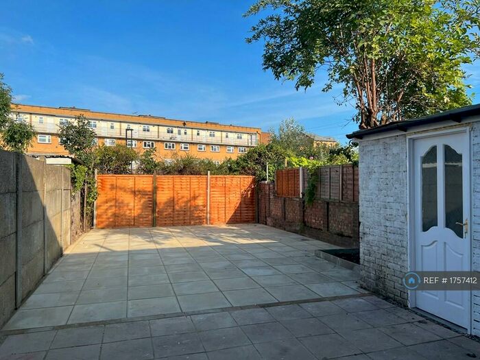 4 Bedroom Terraced House To Rent In Murray Square, London, E16