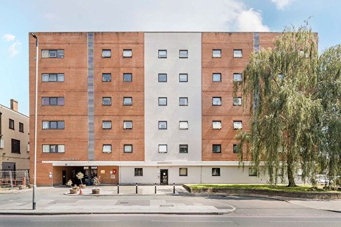 2 Bedroom Flat To Rent In London Road, London, SW16