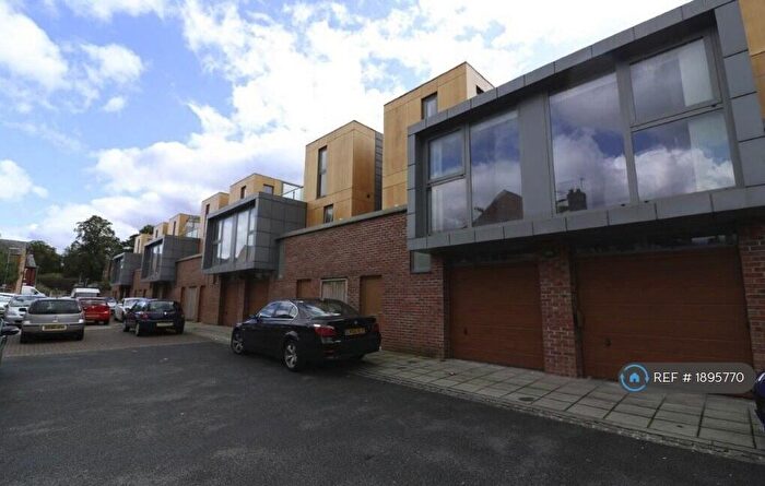 4 Bedroom Semi-Detached House To Rent In Naburn Street, Manchester, M13