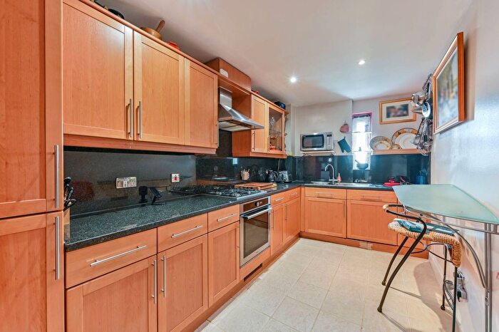 2 Bedroom Flat For Sale In Palgrave Gardens, Baker Street, London, NW1