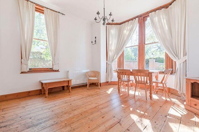 2 Bedroom Flat For Sale In Camperdown House, Alma Road, Windsor, SL4