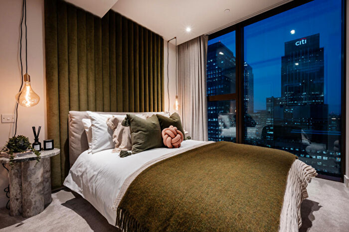 1 Bedroom Apartment For Sale In South Quay Plaza, Canary Wharf, London, E14