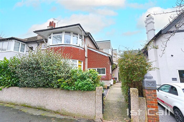 2 Bedroom Flat For Sale In Tyrrel Drive, Southend-On-Sea, SS1