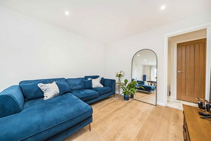 1 Bedroom Flat For Sale In Theatre Street, Battersea, SW11