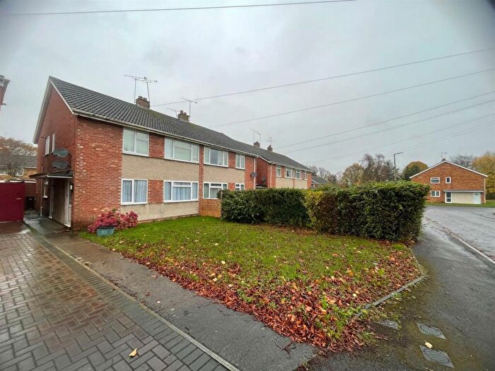 2 Bedroom Flat To Rent In Reynolds Close, Keynsham, BS31