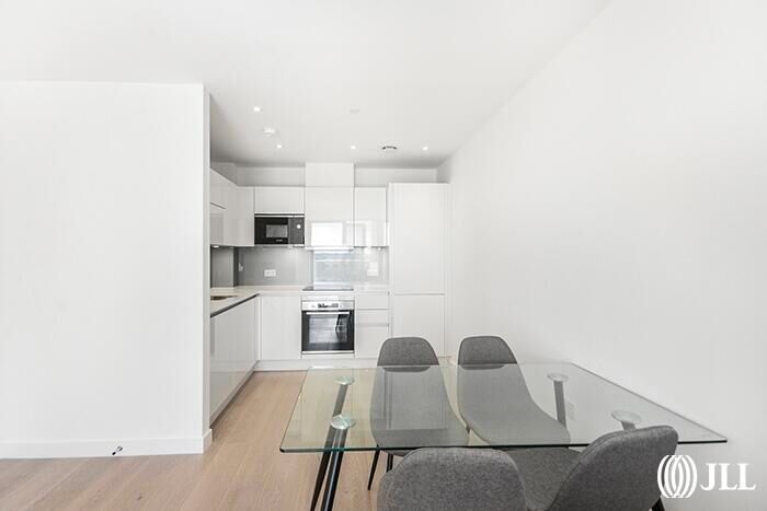 2 Bedroom Flat To Rent In City North Place London, N4