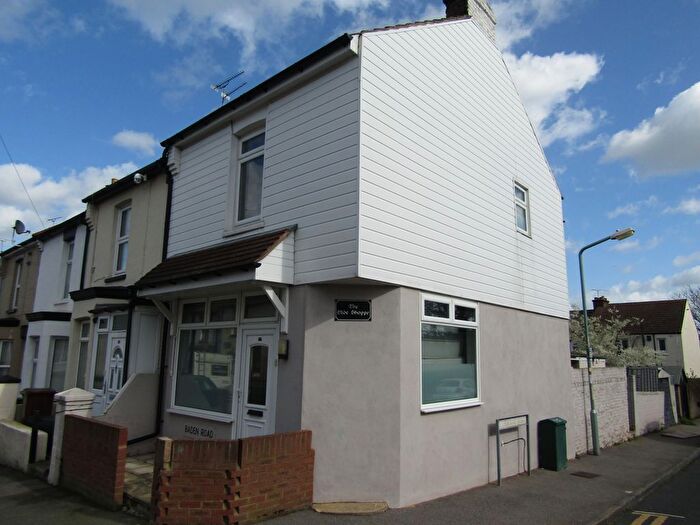 3 Bedroom End Of Terrace House To Rent In Baden Road, Gillingham, ME7