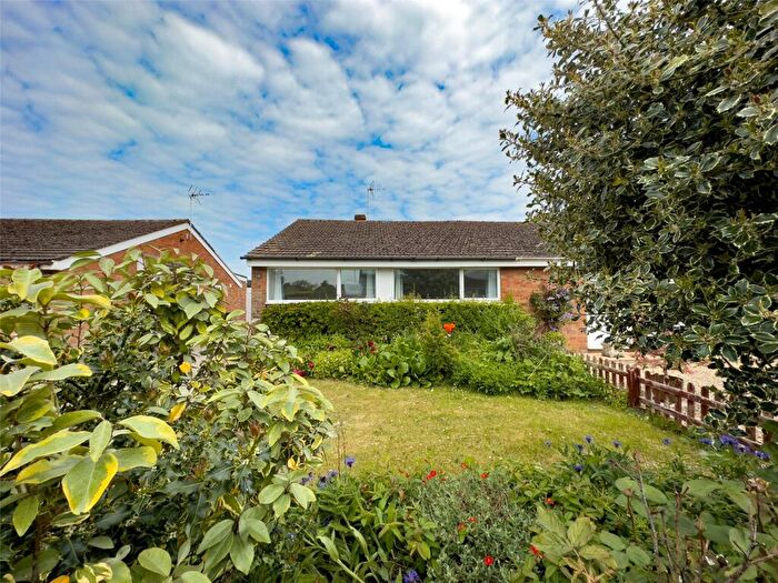 2 Bedroom Bungalow For Sale In Wenrisc Drive, Minster Lovell, Witney, Oxfordshire, OX29