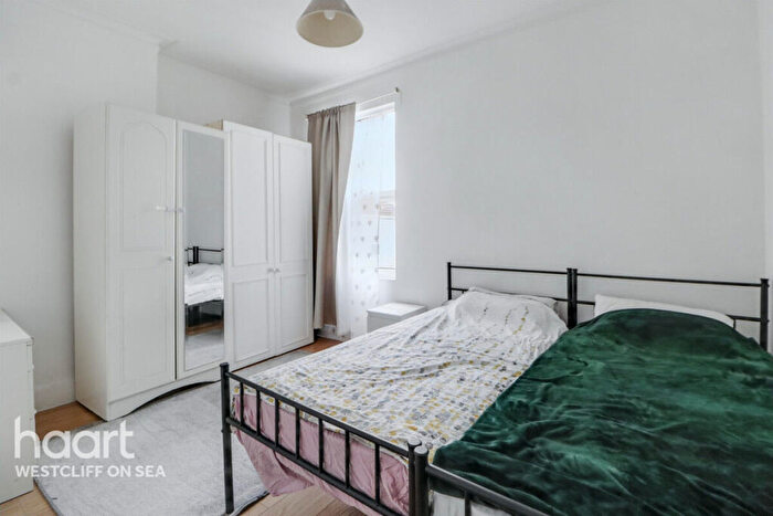 1 Bedroom Flat For Sale In Valkyrie Road, Westcliff-On-Sea, SS0