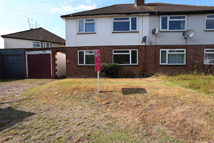 2 Bedroom Maisonette To Rent In Butts Hill Road, Woodley, Reading, Berkshire, RG5