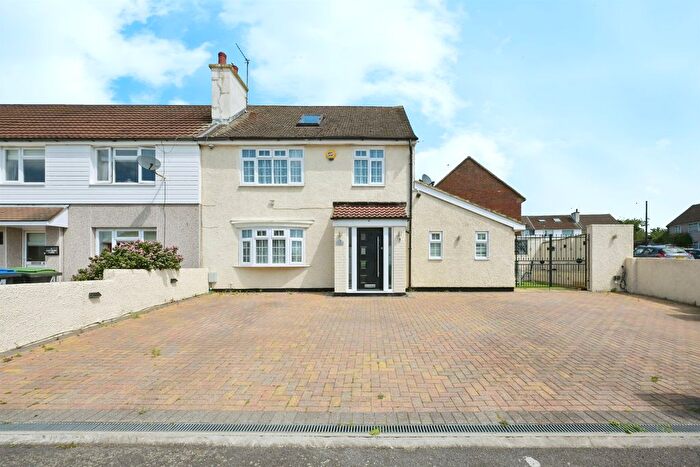 4 Bedroom End Of Terrace House For Sale In Conybury Close, Waltham Abbey, EN9