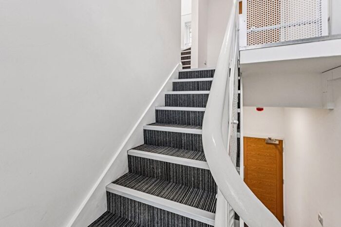 1 Bedroom Flat To Rent In Broadway, Stratford, E15