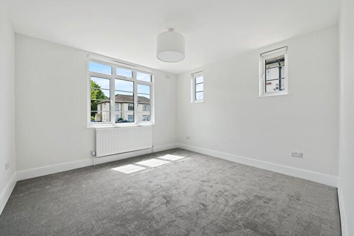 2 Bedroom Flat To Rent In Nether Close, (), Finchley, N3