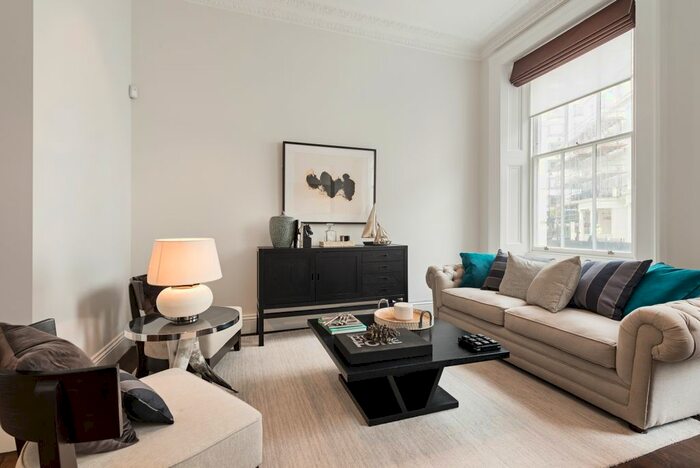 3 Bedroom Flat To Rent In Chesham Place, London, SW1X