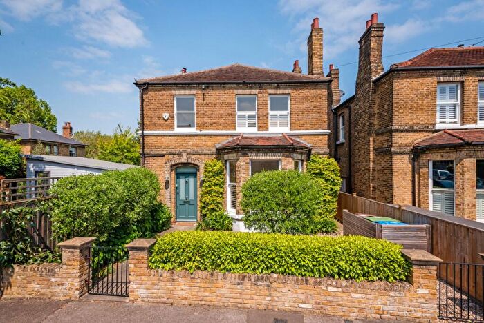 4 Bedroom Detached House To Rent In Ildersly Grove London, SE21