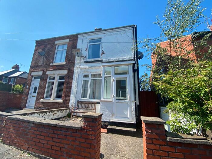 2 Bedroom Semi-Detached House To Rent In Tapton View Road, Stonegravels, Chesterfield, S41