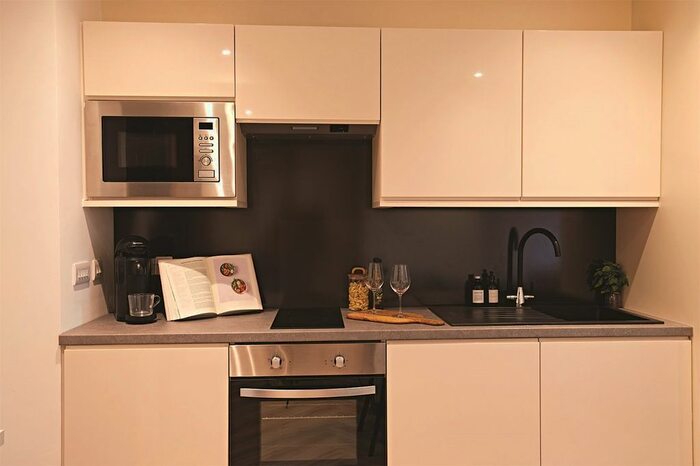 1 Bedroom Flat To Rent In Wade Lane Wade Lane, Leeds, LS2