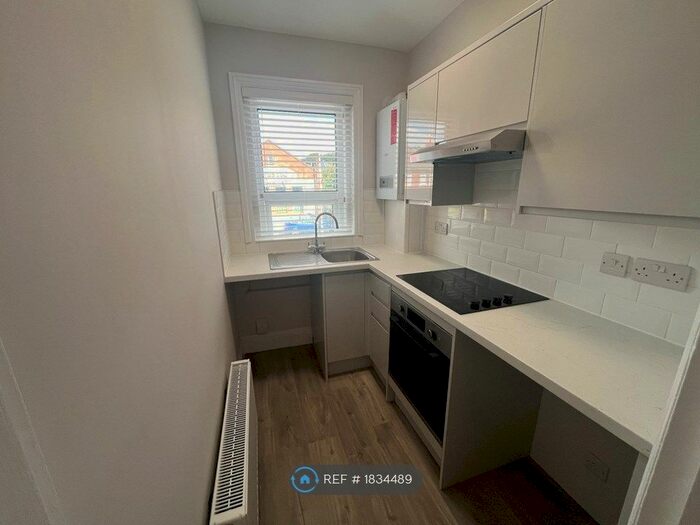 2 Bedroom Flat To Rent In Bournemouth Road, Poole, BH14