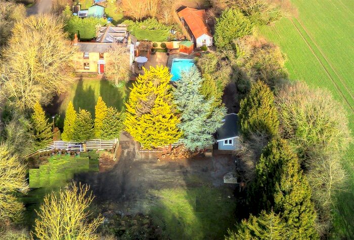 4 Bedroom Detached House For Sale In Church Road, Rawreth, SS11