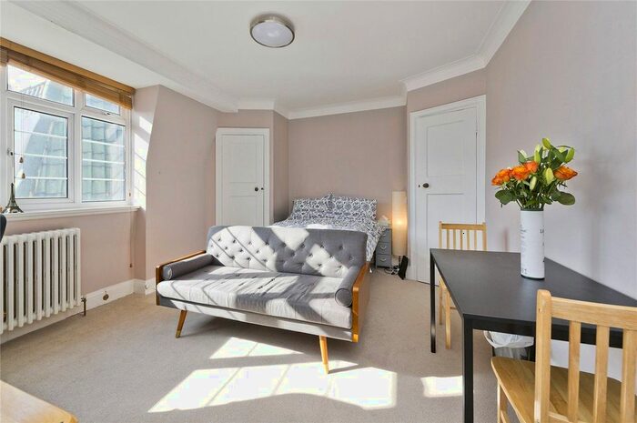 Studio To Rent In Chatsworth Court, Pembroke Road, Kensington, London, W8