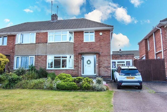 3 Bedroom Semi-Detached House For Sale In Oakway, Wellingborough, NN8