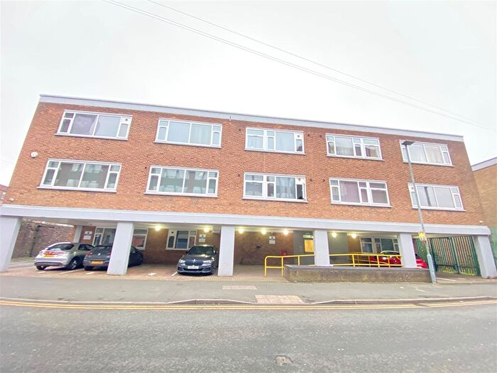 1 Bedroom Flat To Rent In Lombard Street, West Bromwich, B70