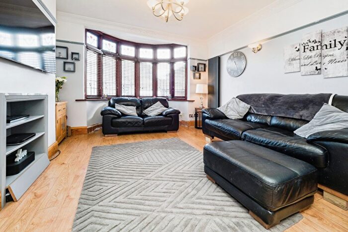 4 Bedroom Terraced House For Sale In Tavistock Gardens, Ilford, IG3