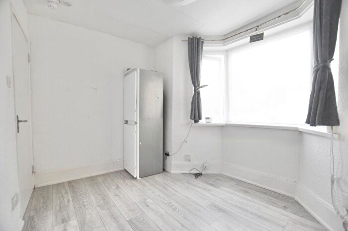 1 Bedroom Flat To Rent In Upton Lane, Forest Gate, E7