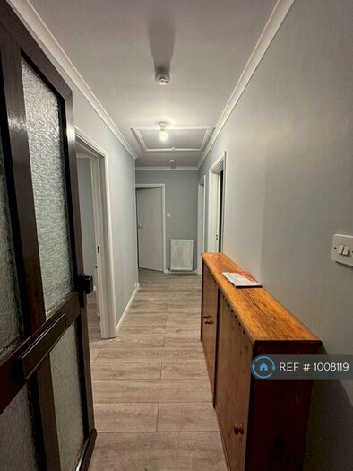 2 Bedroom Bungalow To Rent In Beaconsfield Road, Woking, GU22