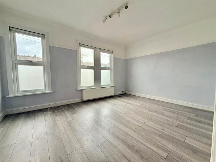 2 Bedroom Apartment To Rent In Hazelwood Road, Walthamstow, E17