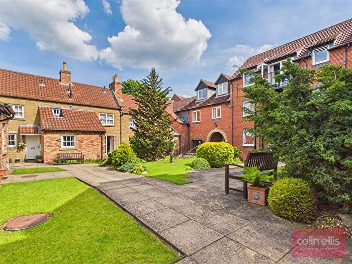 1 Bedroom Flat For Sale In Strawberry Court, Scarborough, YO12