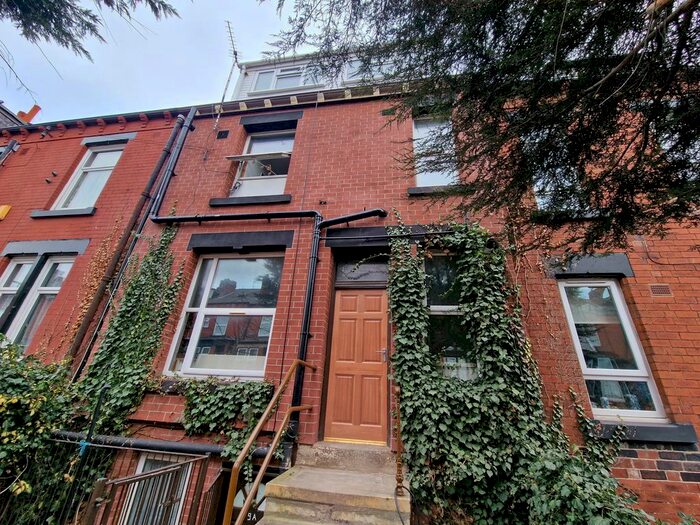 2 Bedroom Terraced House To Rent In Trentham Avenue, Beeston, Leeds, LS11