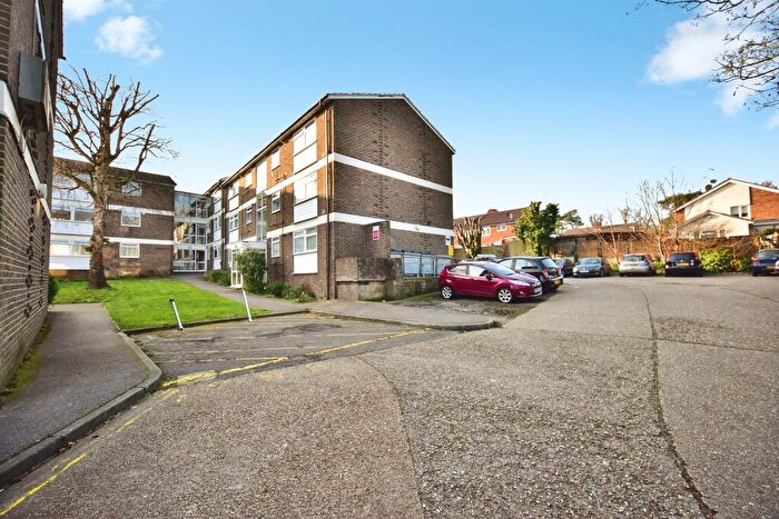 2 Bedroom Flat For Sale In Tonbridge Road, Maidstone, ME16