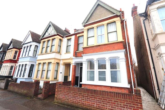 2 Bedroom Flat To Rent In Whitegate Road, Southend-On-Sea, SS1