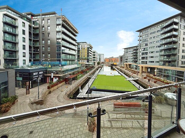 2 Bedroom Flat To Rent In Clarence House, The Boulevard, Leeds, West Yorkshire, LS10