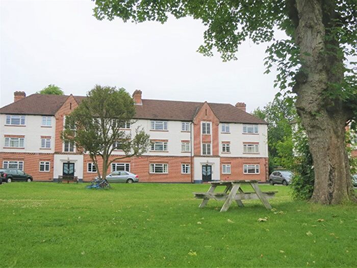 2 Bedroom Flat To Rent In Manor Road, Twickenham, TW2