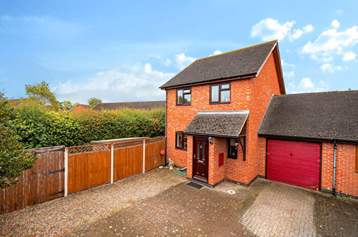 3 Bedroom Link Detached House For Sale In The Willows, Lower Bullingham, Hereford, Herefordshire, HR2