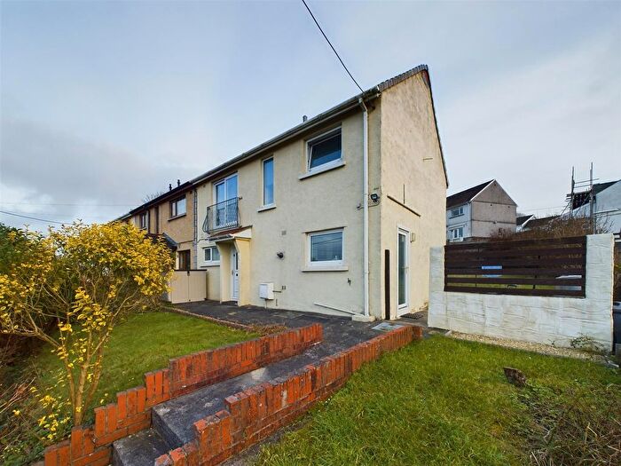 3 Bedroom End Of Terrace House For Sale In Bron Gwendraeth, Pontyates, Llanelli, SA15