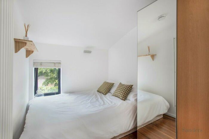2 Bedroom Flat To Rent In Burder Road, Hackney, London, N1