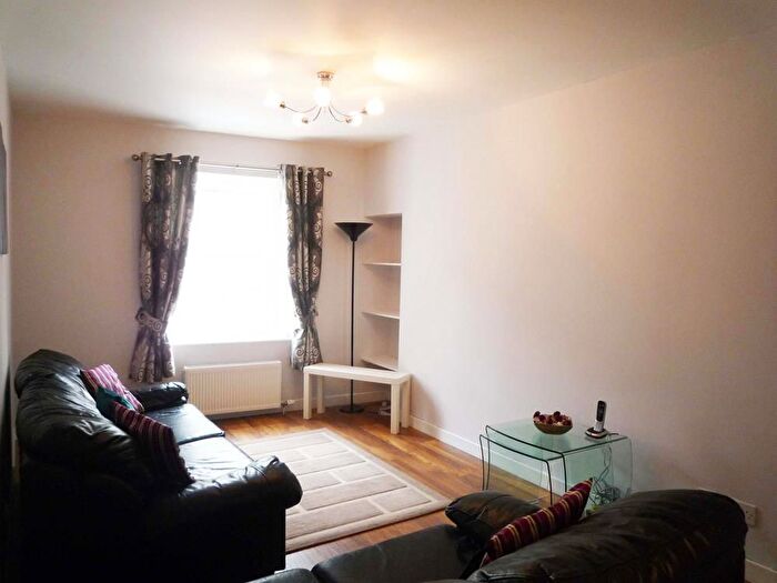 3 Bedroom Flat To Rent In Mckenzie Place, Aberdeen, AB24