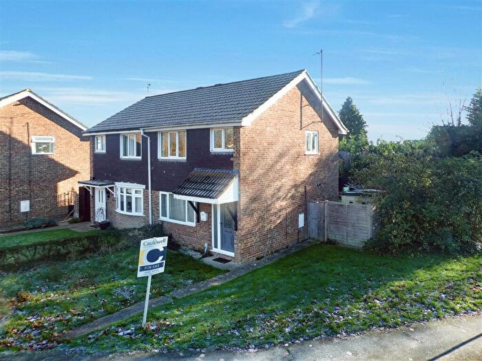 3 Bedroom Semi-Detached House For Sale In Collins Walk, Newport Pagnell, MK16