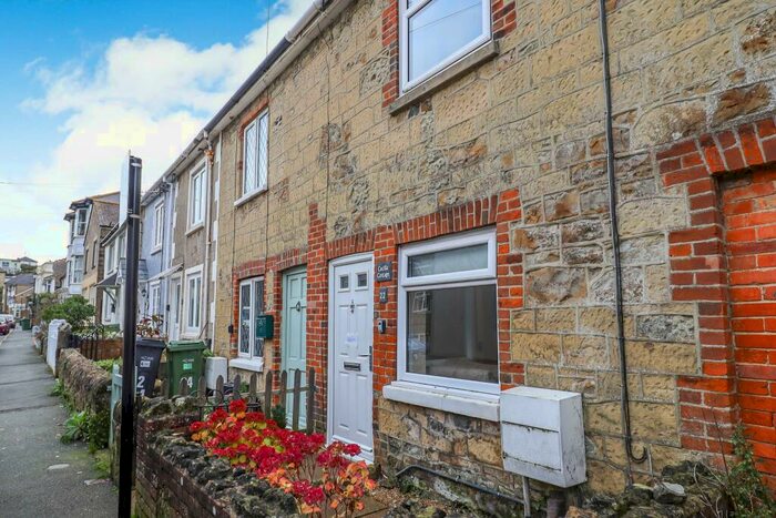 2 Bedroom Cottage To Rent In Albert Street, Ventnor, PO38