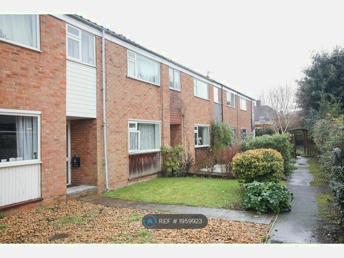 4 Bedroom Semi-Detached House To Rent In Sherbourne Close, Cambridge, CB4