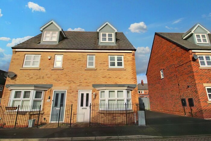 3 Bedroom Town House To Rent In Wyedale Way, Walkergate, Newcastle Upon Tyne, NE6